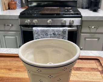 Boston Warehouse Monkey Bread Baker – Blueberry Dot Ceramic Pot with Lid