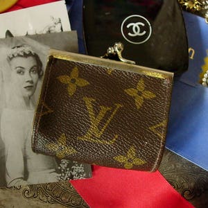 Louis Vuitton, Bags, 20 Authentic Louis Vuitton Kisslock Wallet French  Purse In Monogram Print