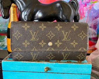 SALE Lovely Authentic LOUIS VUITTON Portefeuille Sarah Monogram Brown Long Wallet Designer Handbag Wardrobe Accessory Crafted in France