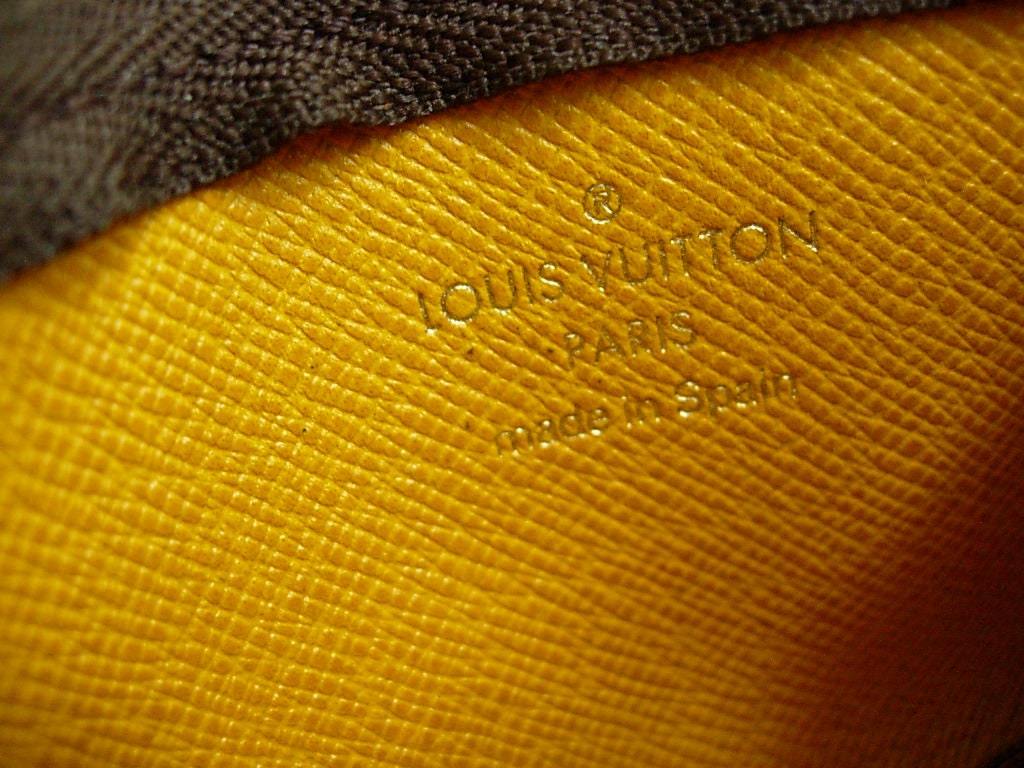 Louis Vuitton Limited Edition Monogram Canvas Illustre Orange Groom Key  Holder and Bag Charm - Yoogi's Closet
