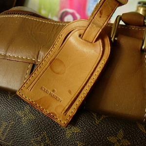 Louis Vuitton luggage tag black leather Golden ref.333518 - Joli