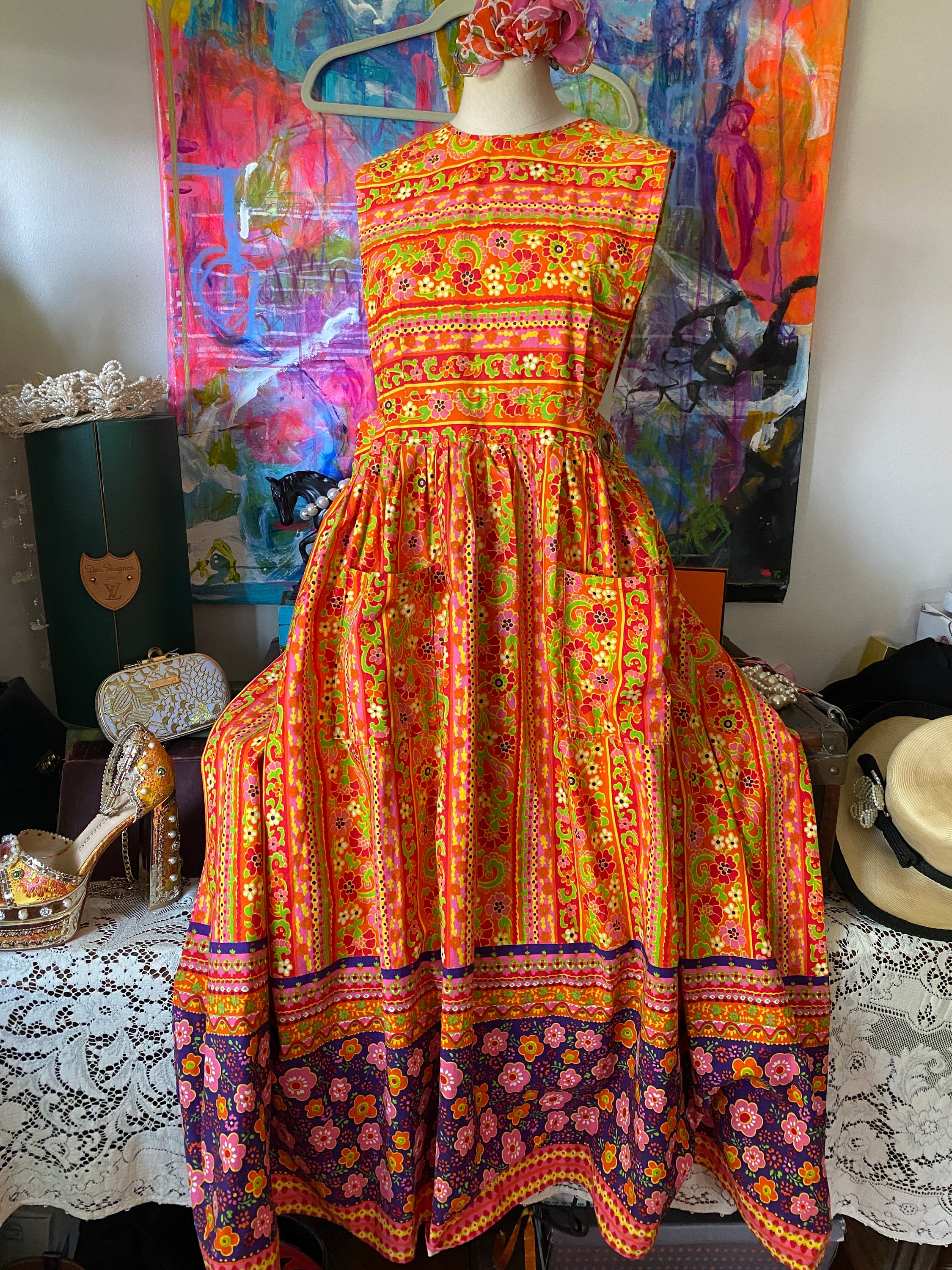 70年代DesignHouseエプロンワンピース Beautiful Vintage DESIGN HOUSE Pinafore Hostess Party Maxi Dress