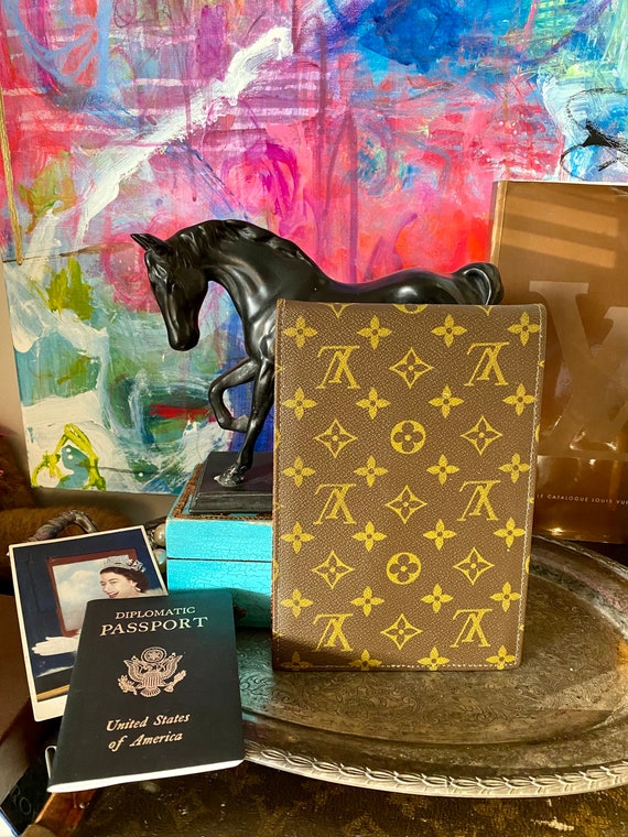 Rare LOUIS VUITTON Zip Passport Agenda Cover Portfolio Organizer