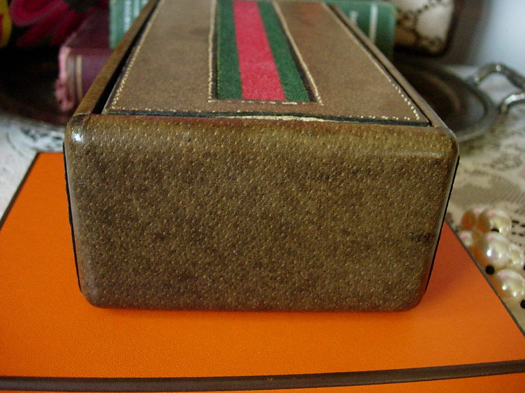 小物 Gucci Vintage Jewelry Case Gold il_fullxfull.1338377293_tj32.jpg
