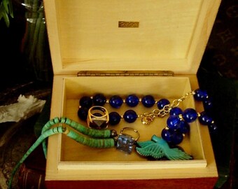 Beautiful RARE Vintage GUCCI Inlaid Wood Lacquer Jewelry Decor