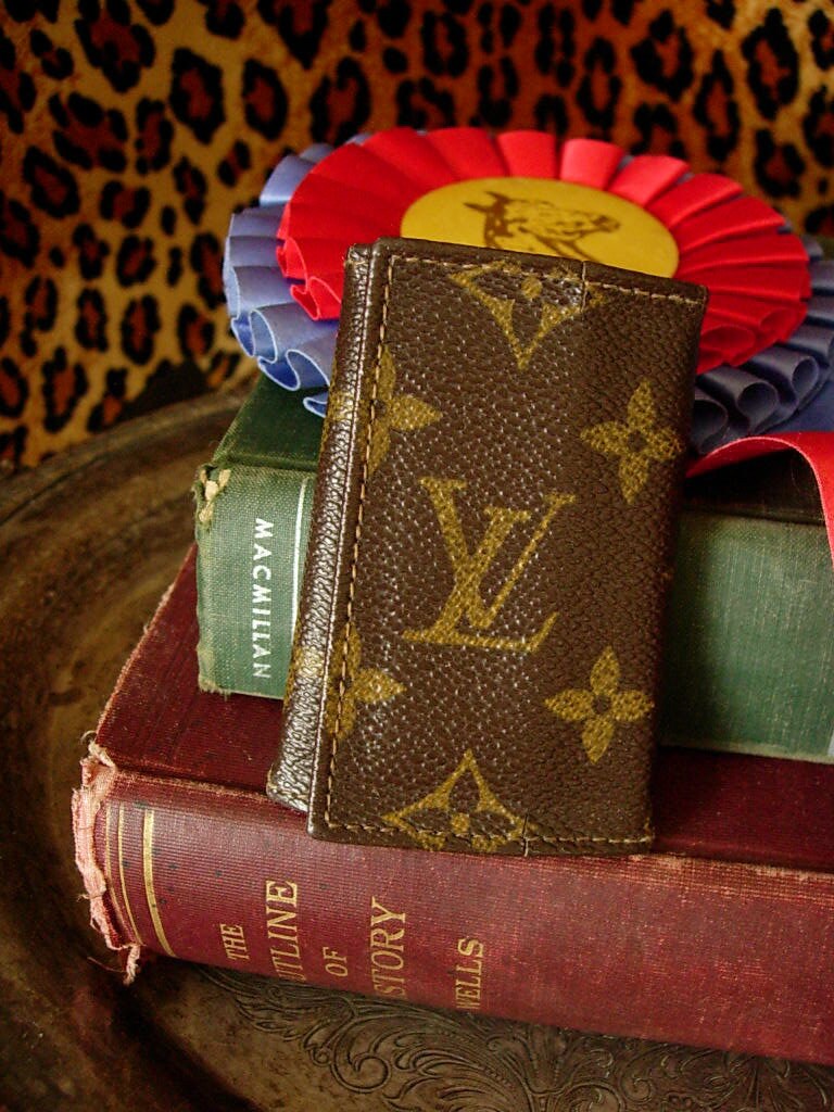 Vintage Louis Vuitton brown monogram key case. Classic unisex wallet f –  eNdApPi ***where you can find your favorite designer vintages..authentic,  affordable, and lovable.