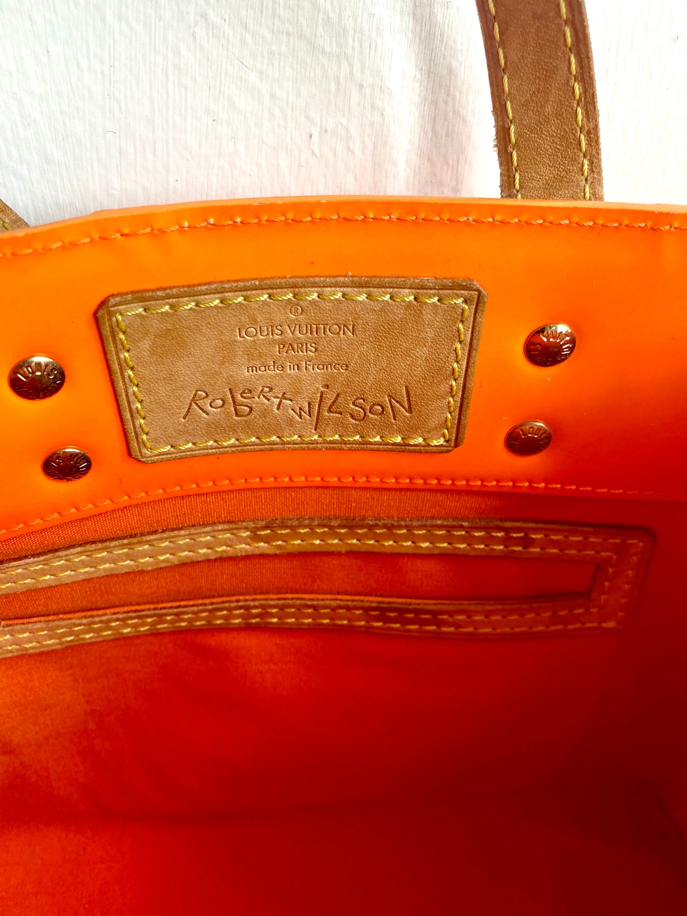 Vuitton reedita su icónico bolso creado para llevar con estilo