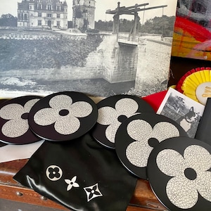 セール 超レア LOUIS VUITTON VIP エッグシェル 6コースターセット バーウェアアクセサリー Lux Decor デザイナーコースターセット デコレーション テーブルトップバーカート