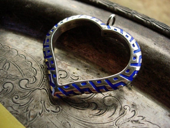 SALE Ultra Rare Vintage GUCCI HEART Cobalt Enamel… - image 6