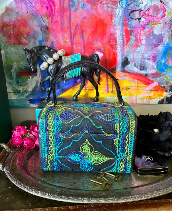 Sweet 1950’s Embroidery Blue Paisley Box Handbag … - image 7