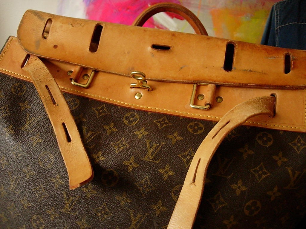 Lot - Louis Vuitton Extra Large Monogram Steamer Travel bag. France 1980's.  Scuffs to leather base and monogrammed bag, small split to bag. No pad  lock. Bag Height 22.75, bottom size 25.375 x 10.75 in