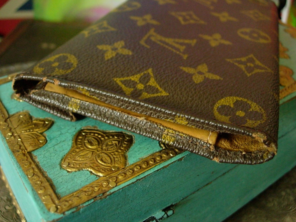 💜💜 Authentic Louis Vuitton paper bag, Luxury, Bags & Wallets on
