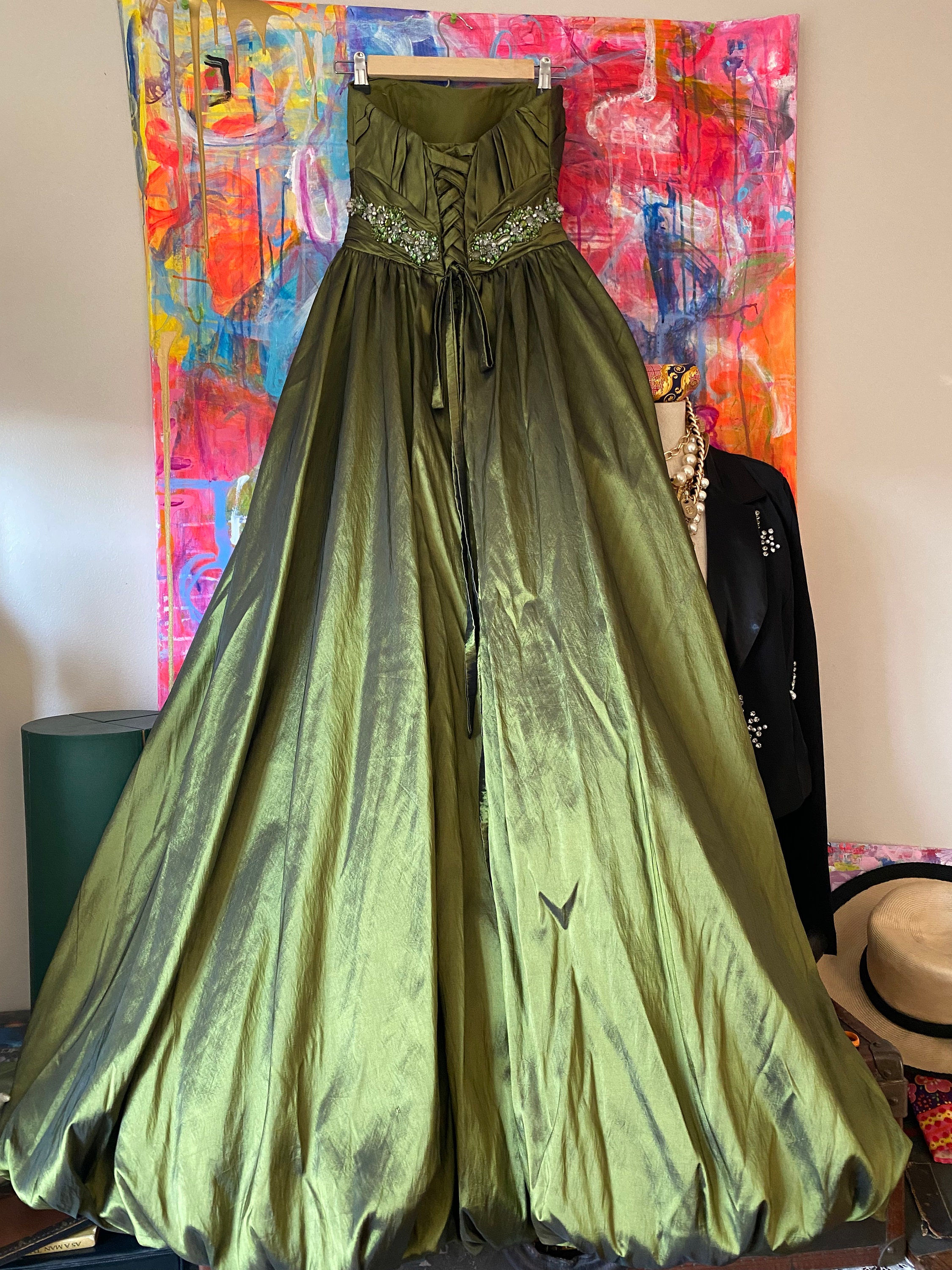 Gorgeous Designer MAGGIE SOTTERO Couture Evening Gown Party Formal Dress Shimmer Metallic Green AMAZING Stone Beading sz 4