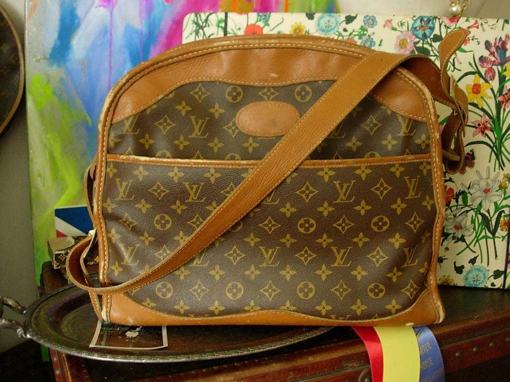 LOUIS VUITTON (RARE) Luggage & Travel Set Size: 17.25 x 10 x 29; 14 –  Kardashian Kloset