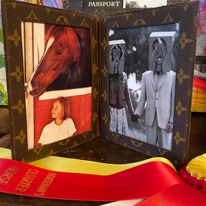 Ultra Rare vintage LOUISE VUITTON pliage photo art FRAME Accessoire Luxe Designer Home Decor Mode Staging Set Décoration