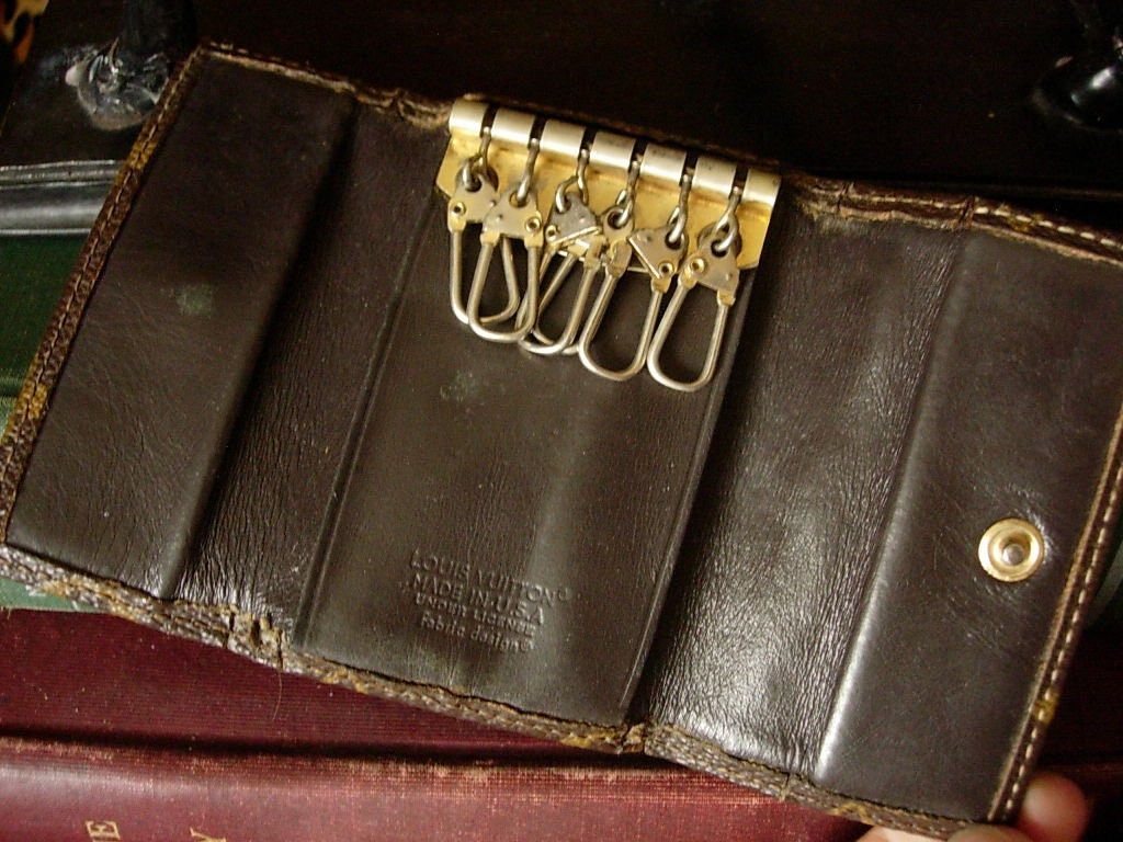 Louis Vuitton Rare Limited Edition Damier Ebene Keychain Bag Charm White  gold Metal ref.293720 - Joli Closet