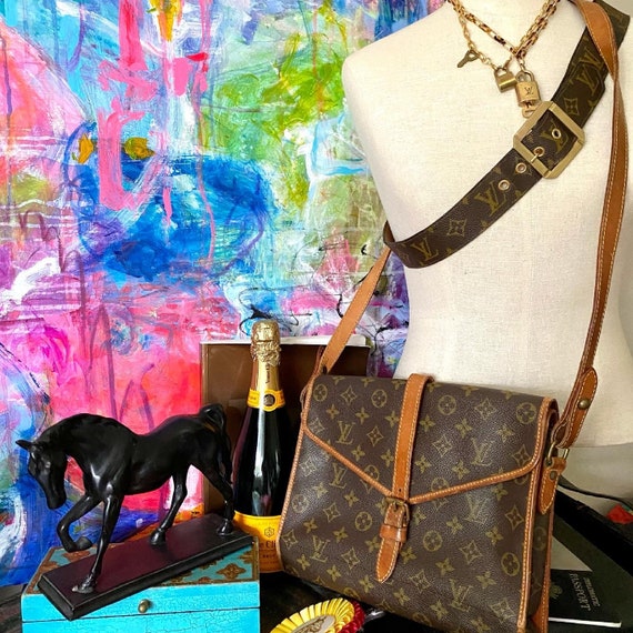 Uncommon / creative ways to style your Louis Vuitton Pochettes