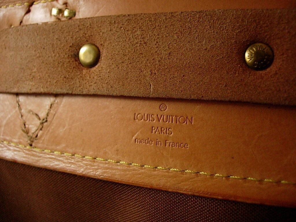 Sold at Auction: Louis Vuitton, Steamer, grand sac de voyage Toile cirée  monogramm