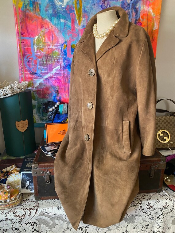 Gorgeous Retro Vintage Brown Suede Coat Designer … - image 7