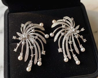Starburst Crystal Pearl Earrings – Fan-Shaped Holiday Jewelry