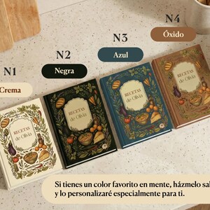 May include: Four cookbooks with the title "RECETAS de Olivia" are displayed. The covers are cream, black, blue, and rust-colored, each with a different illustration of food and foliage. The text "Si tienes un color favorito en mente, h&aacute;zmelo saber y lo personalizar&eacute; especialmente para ti" is also visible.