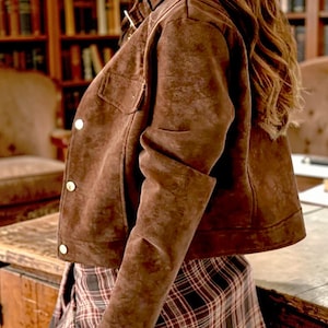 Chaqueta utilitaria elegante con botones