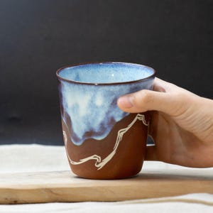 Mug d'escalade en céramique artisanale, bleu glacier, motif montagne, 35 cl