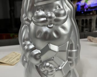 1985 Vintage Wilton Santa Claus Stand-Up 3D Cake Pan Mold Aluminum Christmas