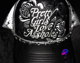 A las chicas guapas les encantan los gilipollas.