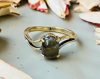 Anillo ovalado de labradorita en tono dorado / Banda retorcida tipo bypass, joyería llamativa de estilo bohemio