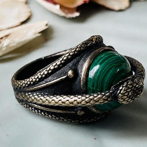 Tidens hjul Aes Sedai ormring | Antik mässing Ouroboros malakitsten