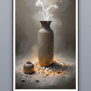 Può includere: Un vaso cilindrico grigio alto e un vasetto grigio arrotondato più piccolo circondati da braci arancioni incandescenti e pietre grigie sparse. Fumo bianco sale dall'apertura del vaso. Il testo in basso riporta MULTIPLE SIZES · INCHES & CM.