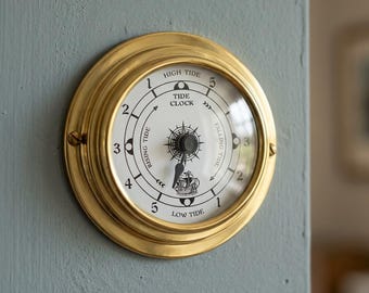 Väggmonterad marin tidvattenklocka | Vintage segelinstrument i mässing | Kustnära heminredning | Gåva till sjömän, fiskare, båtälskare