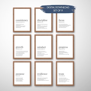 Puede incluir: Nueve impresiones enmarcadas con palabras motivacionales como "disciplina" y "enfoque". Cada impresión tiene un fondo blanco con texto negro y un marco de madera marrón. La frase "DIGITAL DOWNLOAD SET OF 9" está en la parte superior.