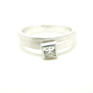 anillo de topacio blanco, anillo de gema clara de plata de ley, banda de piedra preciosa cuadrada, anillo de compromiso geométrico