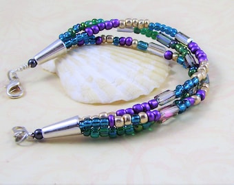 Drievoudige armband met kleurrijke glaskralen