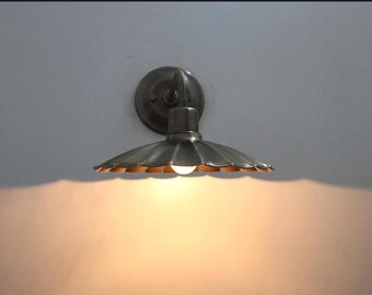 Vintage Brass Wall Sconce, Scalloped Flower Shade Light, Antique Retro Vanity Lamp