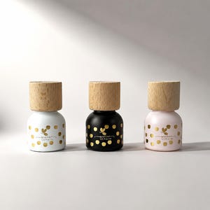 Flacone diffusore in vetro da 10 ml, flacone vuoto per profumo con tappo in legno, flacone cosmetico con punto dorato per olio per cuticole e campioni.