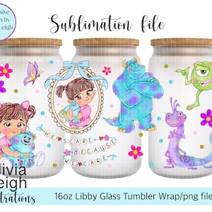 Può includere: Tre bicchieri di vetro da 16 oz con disegni di sublimazione che presentano personaggi del film Monsters & Co. I disegni includono Sulley, Mike Wazowski, Boo e una lucertola viola. Il testo "We scare because we care" è stampato sui bicchieri.