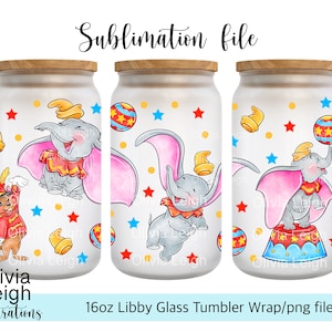 Könnte beinhalten: Drei 16oz Glasbecher mit einem Sublimationsüberzug, der einen rosa und grauen Elefanten mit einem rot-weißen Zirkus-Kostüm, einen gelben Stern und einen rot-weißen Ball zeigt. Der Text "Olivia Leigh Illustrations" befindet sich am unteren Rand des Bildes.