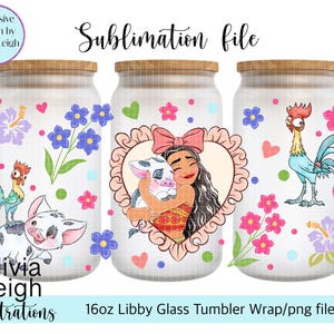 K&ouml;nnte beinhalten: Drei 473ml Libby-Glasbecher-Wraps mit Holzdeckeln. Jeder Becher hat ein anderes Design mit Blumen- und Charakterillustrationen. Der Text "Sublimation file" und "Exclusive Design by Olivia Leigh" sind sichtbar.