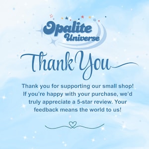 Puede incluir: Gr&aacute;fico azul claro con el texto "Opalite Universe" y "Thank You" en una fuente estilizada. La imagen incluye un mensaje de agradecimiento a los clientes por su apoyo y solicitando una rese&ntilde;a de 5 estrellas.