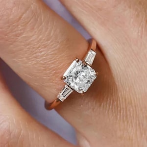 Verlobungsring Verlobungsring | Baguette Seitensteine in Gold/Sterlingsilber |