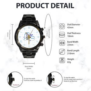 Puede incluir: Reloj de pulsera negro con esfera blanca y n&uacute;meros romanos. El di&aacute;metro de la esfera es de 42 mm, el grosor de 10 mm, el ancho de la correa de 22 mm y la longitud de 210 mm. El reloj pesa 82 g. La esfera tiene el texto "Your Design Here".