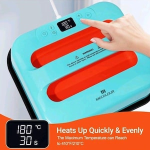 Puede incluir: Una plancha de calor turquesa y naranja con una pantalla digital que muestra 180 grados Celsius y 30 segundos. La máquina tiene una etiqueta de advertencia y el texto "Heats Up Quickly & Evenly".