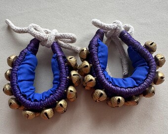 Tobillera tribal vintage con cascabeles, estilo boho étnico, para danza, pulsera con ghungroo, forro acolchado suave, joyería para festivales y sanación sonora.