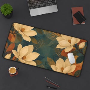 Alfombrilla de escritorio Magnolia, decoración floral botánica para oficina, accesorios para espacio de trabajo de estilo Dark Academia. imagen 1