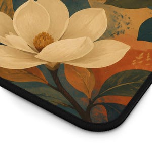 Alfombrilla de escritorio Magnolia, decoración floral botánica para oficina, accesorios para espacio de trabajo de estilo Dark Academia. imagen 2