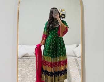 Vestido Kuchi bordado con dupatta / Atuendo de boda afgano
