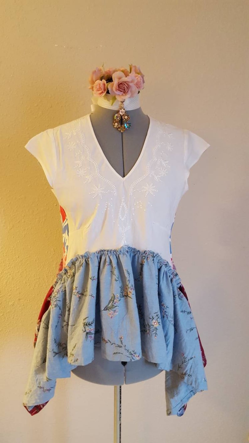 TOP TUNIC RUFFLED Lagenlook White Floral Bustle Top Bohemian Hippie Gypsy Cottage Chic Refashioned Ready To Wear Upcycled Ooak
